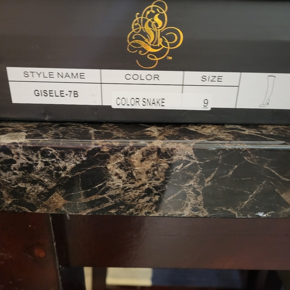 Beautiful snake color knee high boots. Brand new in box and never worn. Size 9 - Picture 5 of 9